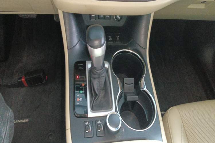 Used Toyota Highlander 2018 2.0T Four-Wheel Drive Prestige Version 7 Seats China VI Standard Gear Lever