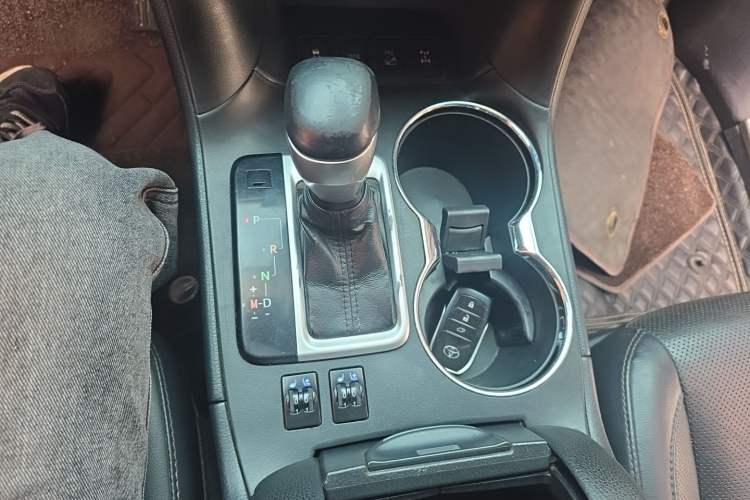 Used Toyota Highlander 2018 2.0T Four-Wheel Drive Prestige Version 7 Seats China VI Standard Gear Lever