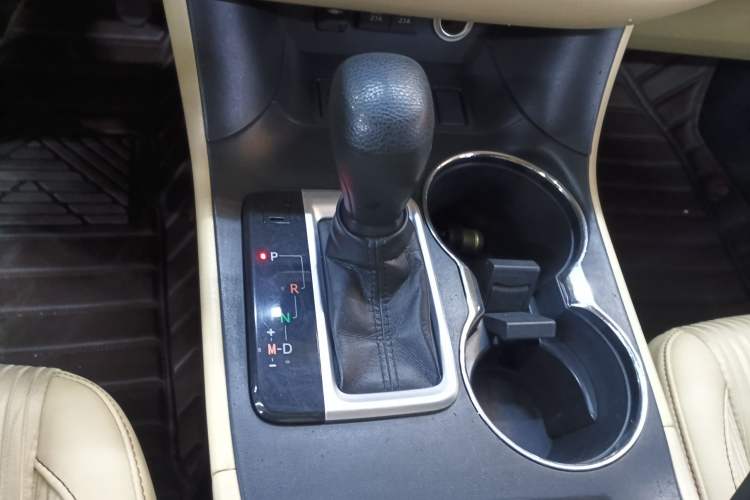 Used Toyota Highlander 2018 2.0T Two-Wheel Drive Elite Edition 5 Seats Emission Standard China V Gear Lever