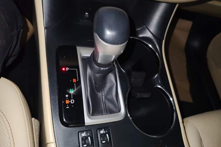 Used Toyota Highlander 2018 2.0T Four-Wheel Drive Prestige Version 7 Seats China VI Standard Gear Lever