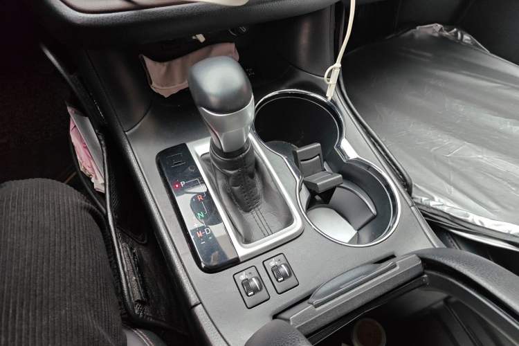 Used Toyota Highlander 2018 2.0T Four-Wheel Drive Prestige Version 7 Seats China V Emission Standard Gear Lever