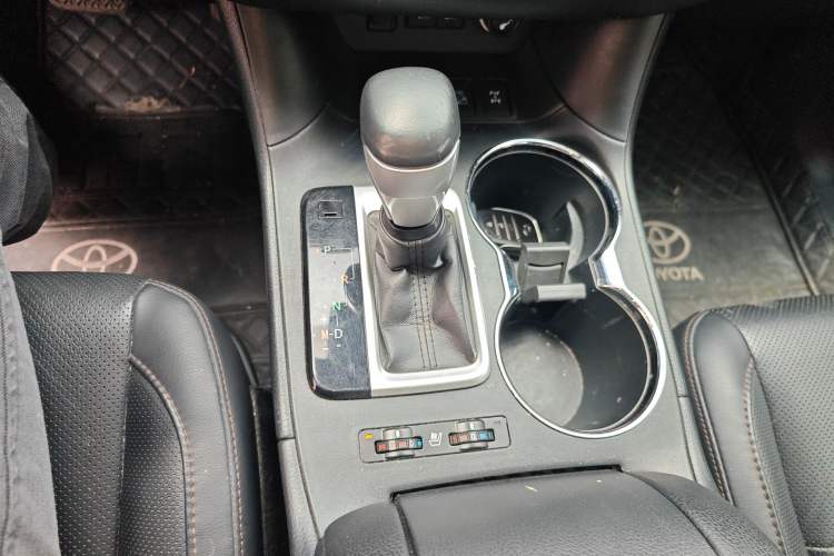 Used Toyota Highlander 2018 2.0T Four-Wheel Drive Ultimate Edition 7-Seater Emission Standard China V Gear Lever