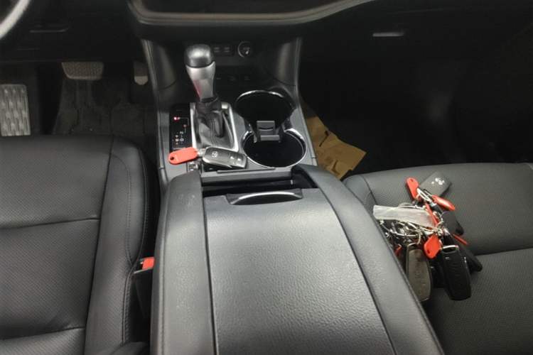 Used Toyota Highlander 2018 2.0T Four-Wheel Drive Luxury Version 7 Seats China VI Standard Gear Lever