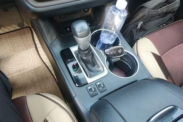 Used Toyota Highlander 2018 2.0T Four-Wheel Drive Prestige Version 7 Seats China VI Standard Gear Lever