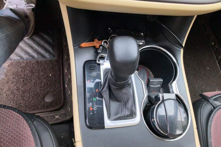 Used Toyota Highlander 2018 2.0T Two-Wheel Drive Elite Edition 5 Seats Emission Standard China V Gear Lever