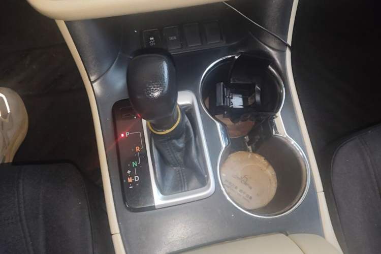 Used Toyota Highlander 2018 2.0T Two-Wheel Drive Elite Edition 5 Seats Emission Standard China V Gear Lever