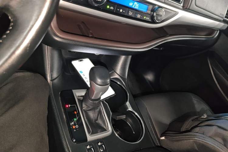 Used Toyota Highlander 2018 2.0T Four-Wheel Drive Luxury Version 7 Seats China VI Standard Gear Lever