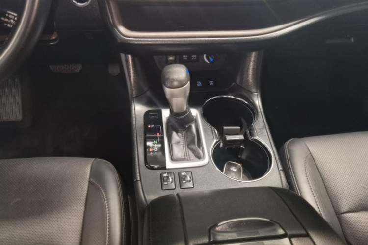 Used Toyota Highlander 2018 2.0T Four-Wheel Drive Luxury Version 7 Seats China VI Standard Gear Lever