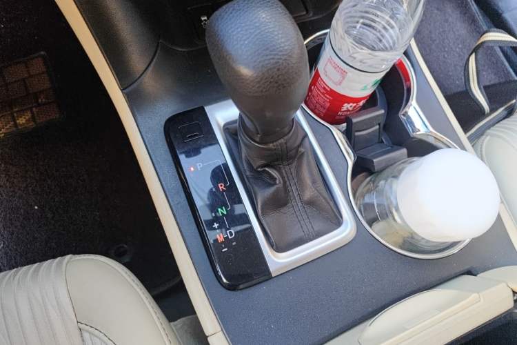 Used Toyota Highlander 2018 2.0T Two-Wheel Drive Elite Edition 5 Seats Emission Standard China V Gear Lever