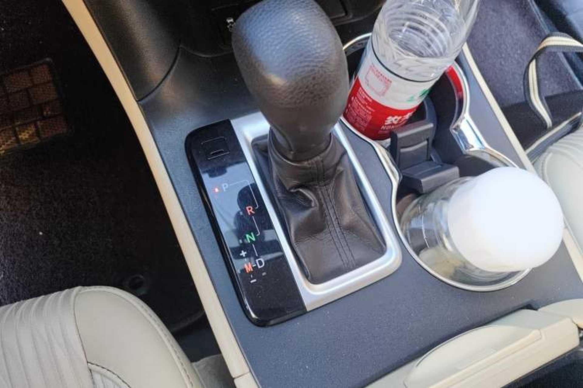 Used Toyota Highlander 2018 2.0T Two-Wheel Drive Elite Edition 5 Seats Emission Standard China V Gear Lever