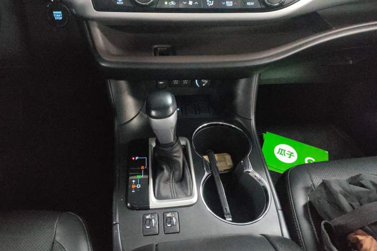 Used Toyota Highlander 2018 2.0T Two-Wheel Drive Luxury Edition 7 Seats China VI Standard Gear Lever