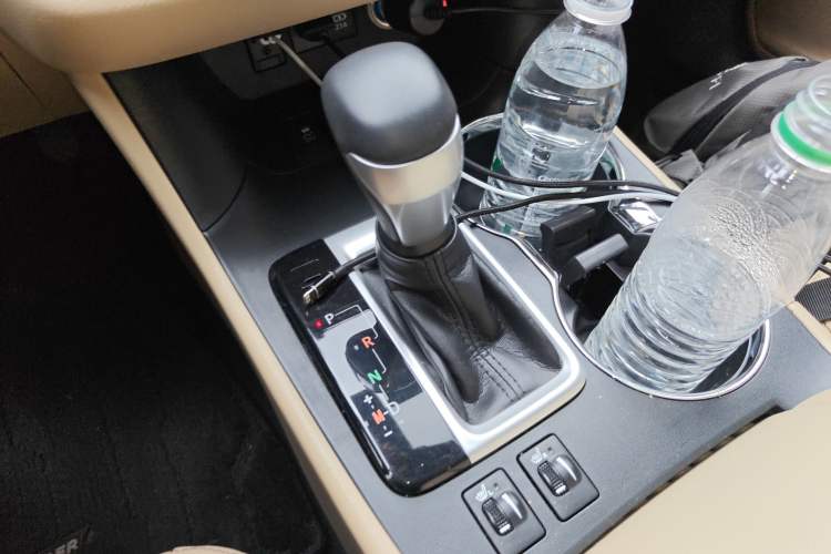 Used Toyota Highlander 2018 2.0T Four-Wheel Drive Luxury Edition 7 Seats China V Emission Standard Gear Lever