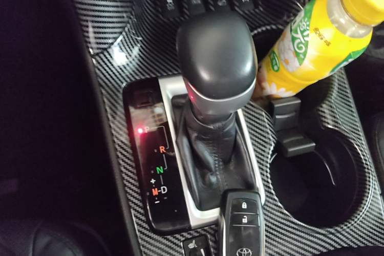 Used Toyota Highlander 2018 2.0T Four-Wheel Drive Luxury Version 7 Seats China VI Standard Gear Lever