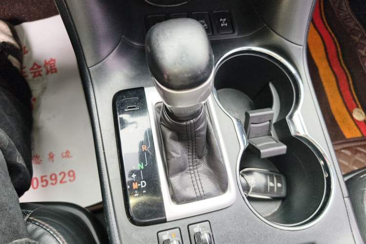 Used Toyota Highlander 2018 2.0T Four-Wheel Drive Luxury Edition 7 Seats China V Emission Standard Gear Lever