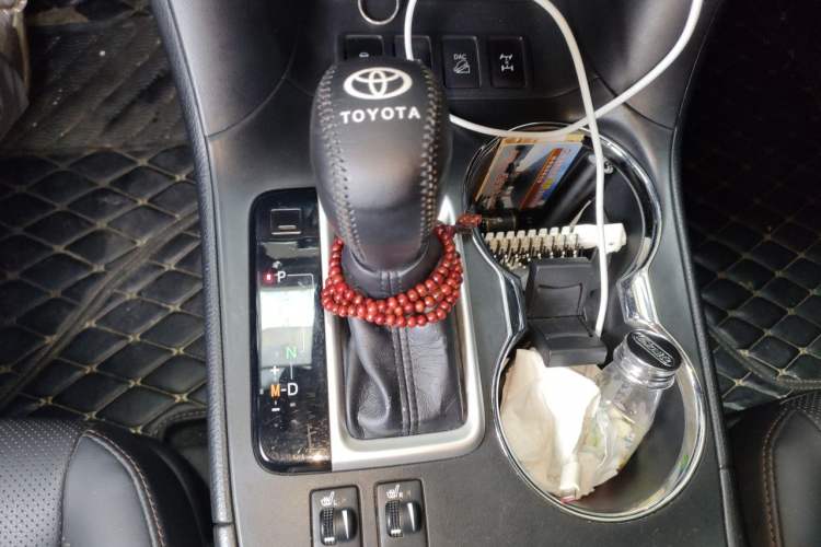 Used Toyota Highlander 2018 2.0T Four-Wheel Drive Prestige Version 7 Seats China VI Standard Gear Lever