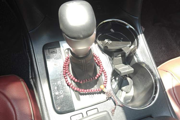 Used Toyota Highlander 2018 2.0T Four-Wheel Drive Luxury Version 7 Seats China VI Standard Gear Lever