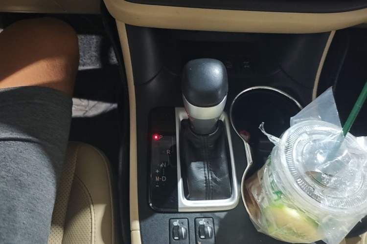 Used Toyota Highlander 2018 2.0T Four-Wheel Drive Luxury Edition 7 Seats China V Emission Standard Gear Lever