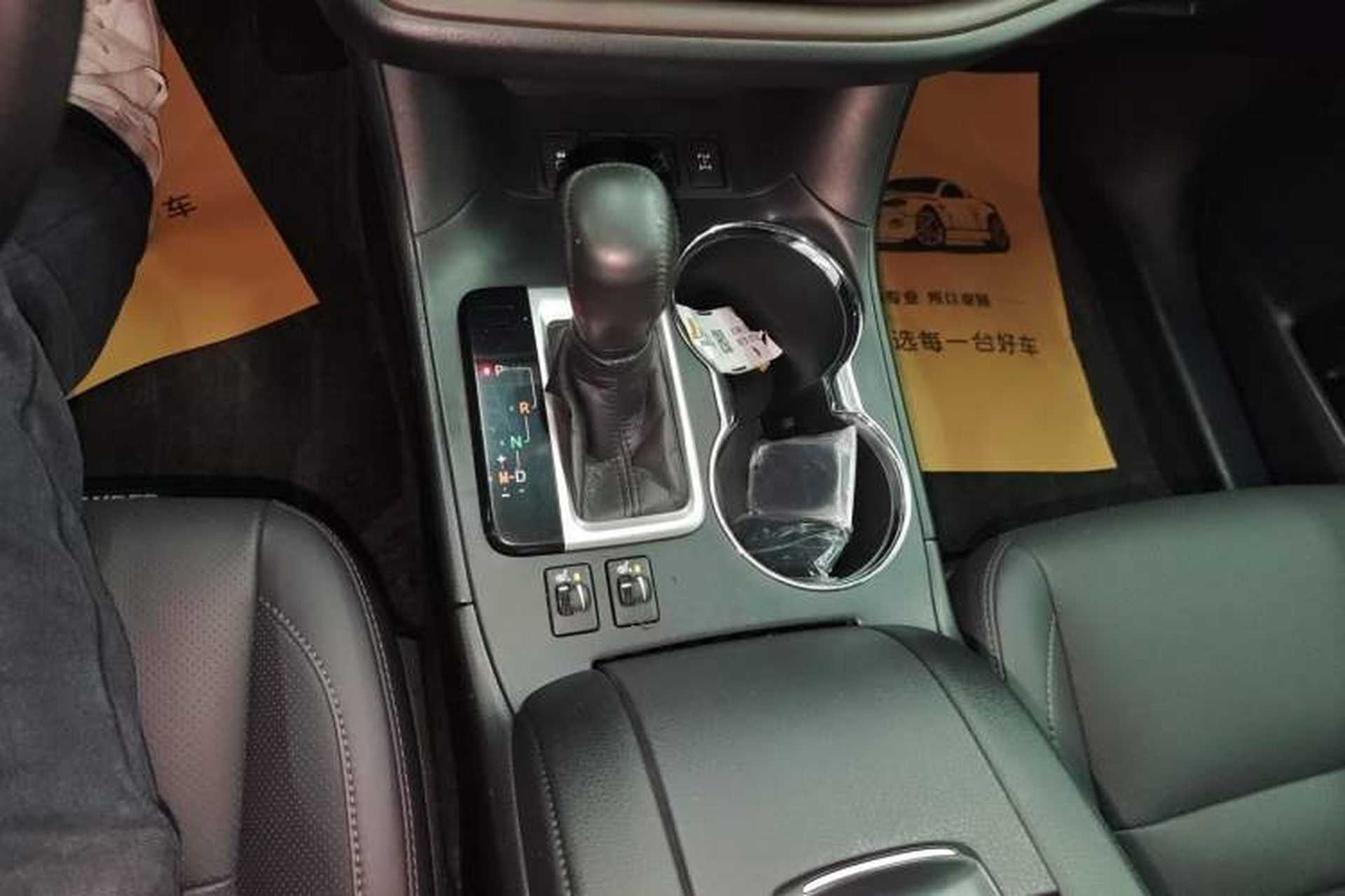 Used Toyota Highlander 2018 2.0T Four-Wheel Drive Luxury Version 7 Seats China VI Standard Gear Lever