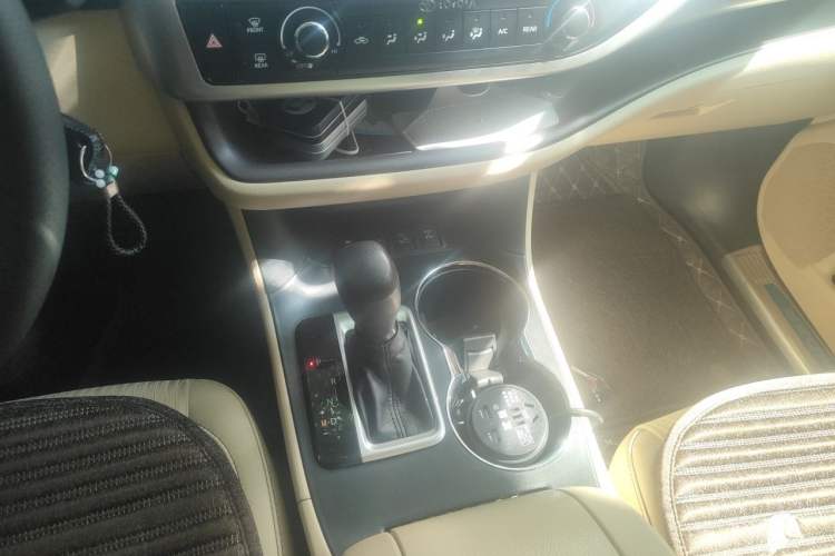 Used Toyota Highlander 2018 2.0T Four-Wheel Drive Elite Edition 7 Seats China V Standard Gear Lever