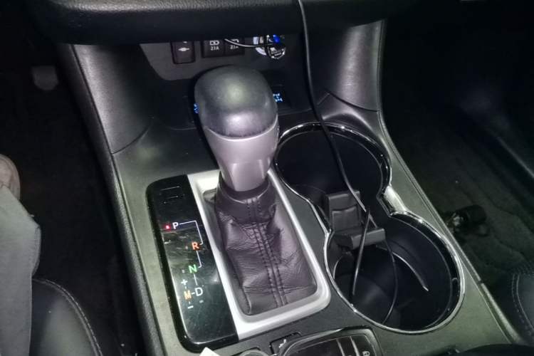 Used Toyota Highlander 2018 2.0T Four-Wheel Drive Prestige Version 7 Seats China VI Standard Gear Lever
