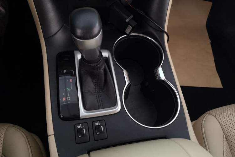 Used Toyota Highlander 2018 2.0T Four-Wheel Drive Luxury Version 7 Seats China VI Standard Gear Lever