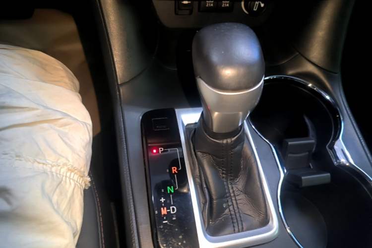 Used Toyota Highlander 2018 2.0T Four-Wheel Drive Luxury Version 7 Seats China VI Standard Gear Lever