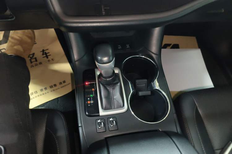 Used Toyota Highlander 2018 2.0T Four-Wheel Drive Luxury Edition 7 Seats China V Emission Standard Gear Lever