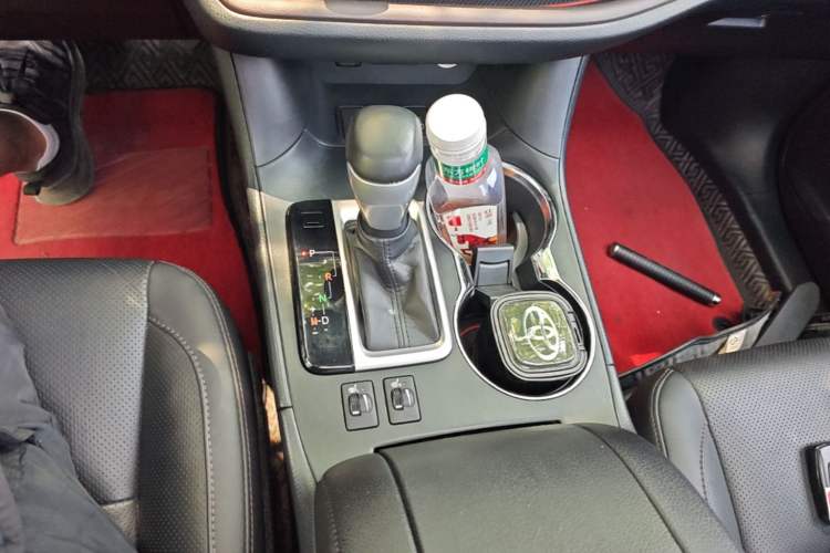Used Toyota Highlander 2018 2.0T Four-Wheel Drive Luxury Edition 7 Seats China V Emission Standard Gear Lever
