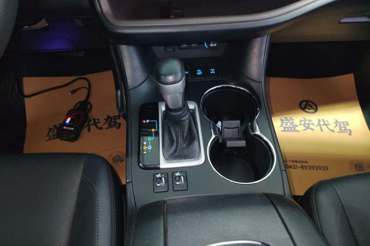 Used Toyota Highlander 2018 2.0T Four-Wheel Drive Luxury Version 7 Seats China VI Standard Gear Lever