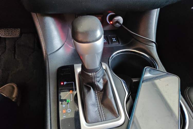 Used Toyota Highlander 2018 2.0T Four-Wheel Drive Luxury Version 7 Seats China VI Standard Gear Lever