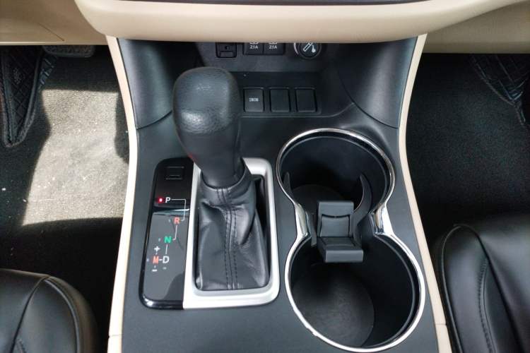 Used Toyota Highlander 2018 2.0T Two-Wheel Drive Elite Edition 7 Seats Emission Standard China V Gear Lever