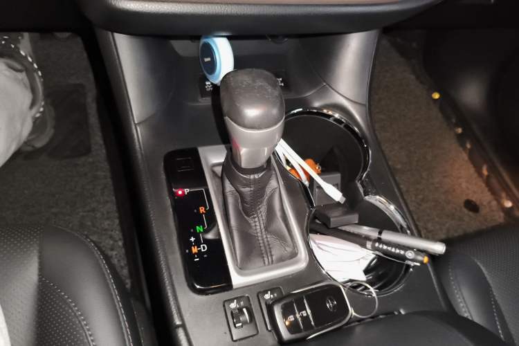 Used Toyota Highlander 2018 2.0T Four-Wheel Drive Luxury Version 7 Seats China VI Standard Gear Lever