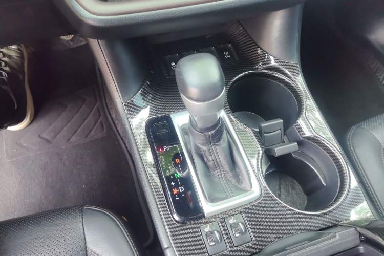 Used Toyota Highlander 2018 2.0T Four-Wheel Drive Prestige Version 7 Seats China VI Standard Gear Lever