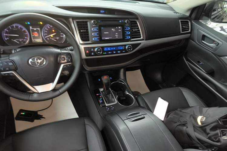 Used Toyota Highlander 2018 2.0T Four-Wheel Drive Luxury Version 7 Seats China VI Standard Gear Lever