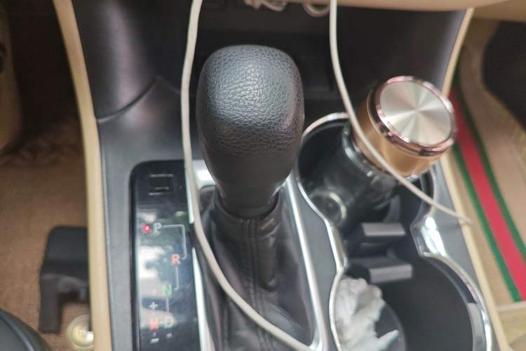 Used Toyota Highlander 2018 2.0T Two-Wheel Drive Elite Version 5 Seats China VI Standard Gear Lever