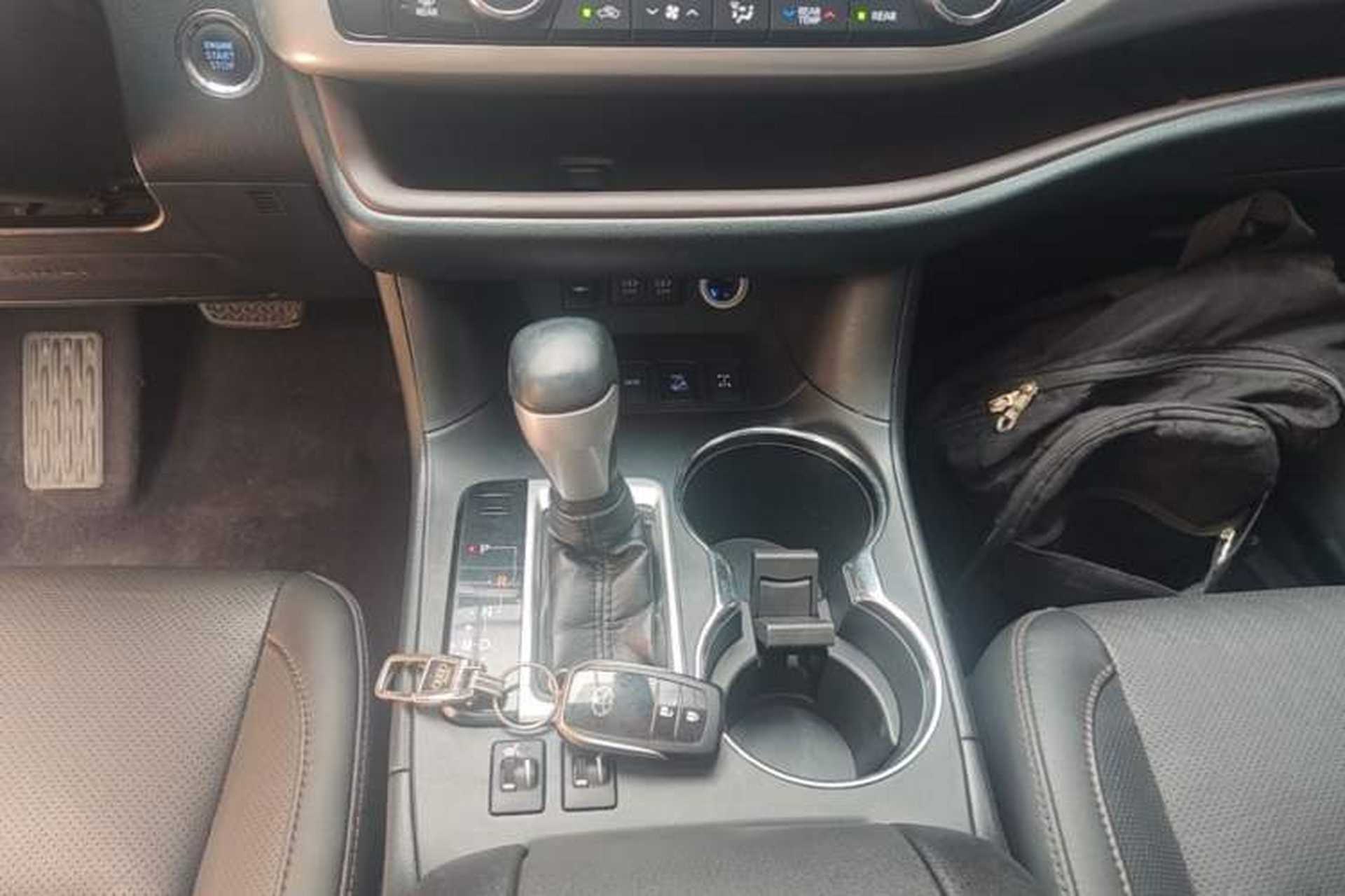 Used Toyota Highlander 2018 2.0T Four-Wheel Drive Luxury Edition 7 Seats China V Emission Standard Gear Lever
