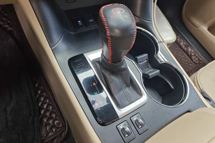 Used Toyota Highlander 2018 2.0T Four-Wheel Drive Prestige Version 7 Seats China VI Standard Gear Lever