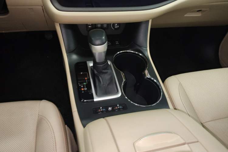 Used Toyota Highlander 2018 2.0T Four-Wheel Drive Ultimate Edition 7-Seater Emission Standard China V Gear Lever