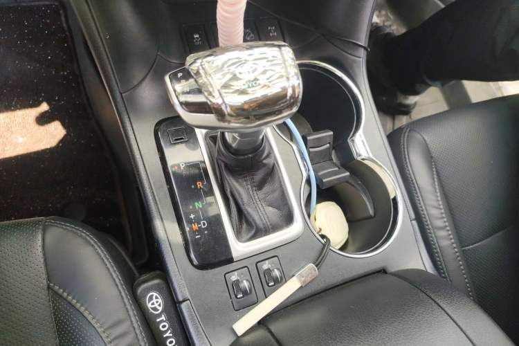 Used Toyota Highlander 2018 2.0T Four-Wheel Drive Luxury Edition 7 Seats China V Emission Standard Gear Lever