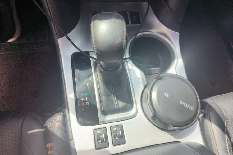 Used Toyota Highlander 2018 2.0T Four-Wheel Drive Luxury Edition 7 Seats China V Emission Standard Gear Lever