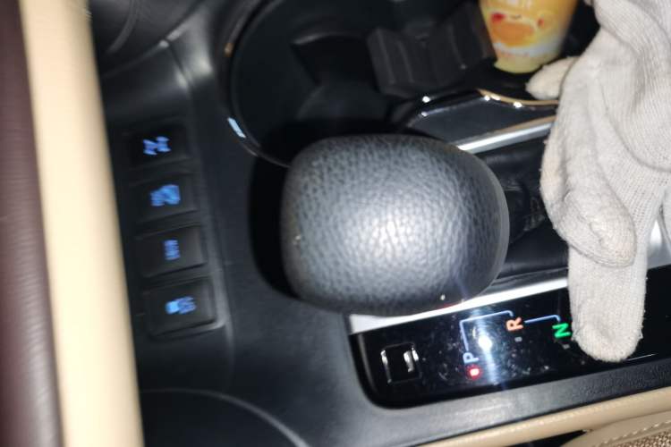 Used Toyota Highlander 2018 2.0T Four-Wheel Drive Elite Edition 7 Seats China VI Standard Gear Lever