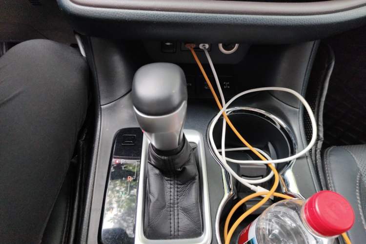 Used Toyota Highlander 2018 2.0T Four-Wheel Drive Luxury Version 7 Seats China VI Standard Gear Lever