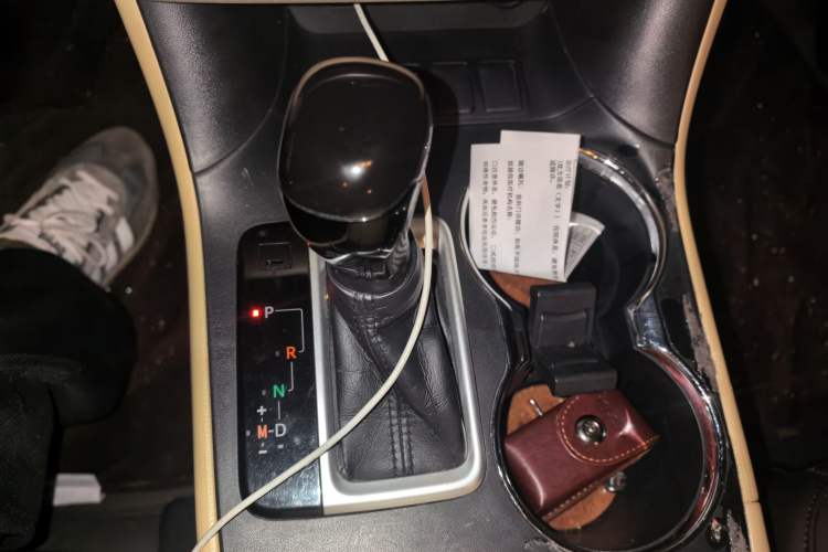 Used Toyota Highlander 2018 2.0T Two-Wheel Drive Elite Version 5 Seats China VI Standard Gear Lever