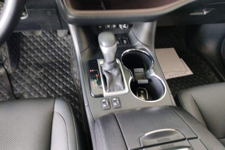 Used Toyota Highlander 2018 2.0T Four-Wheel Drive Prestige Version 7 Seats China VI Standard Gear Lever
