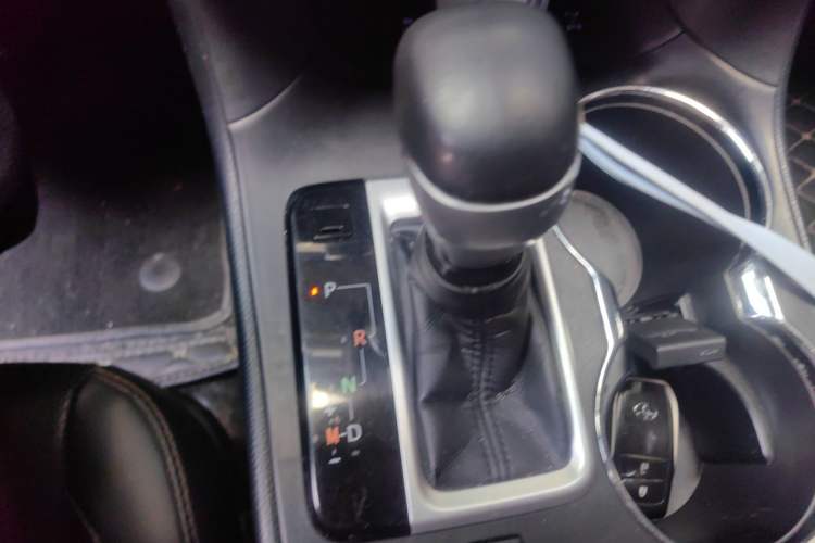 Used Toyota Highlander 2018 2.0T Four-Wheel Drive Luxury Version 7 Seats China VI Standard Gear Lever