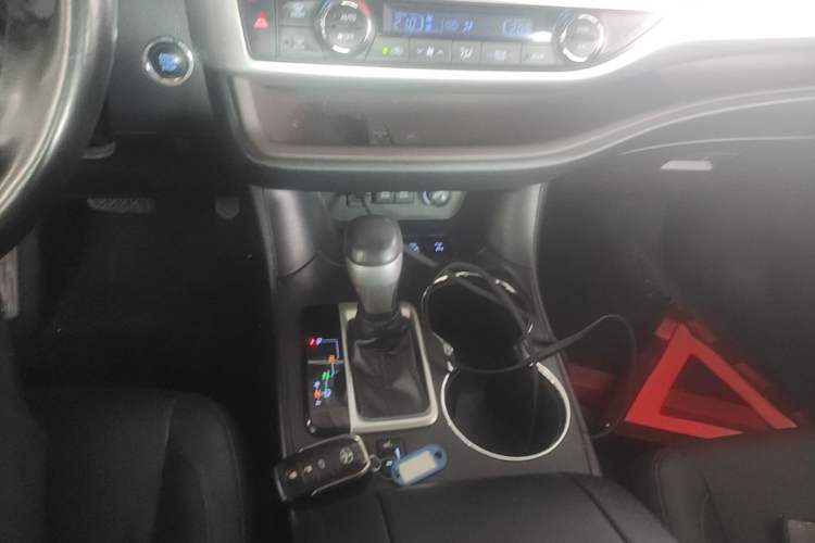 Used Toyota Highlander 2018 2.0T Four-Wheel Drive Prestige Version 7 Seats China VI Standard Gear Lever