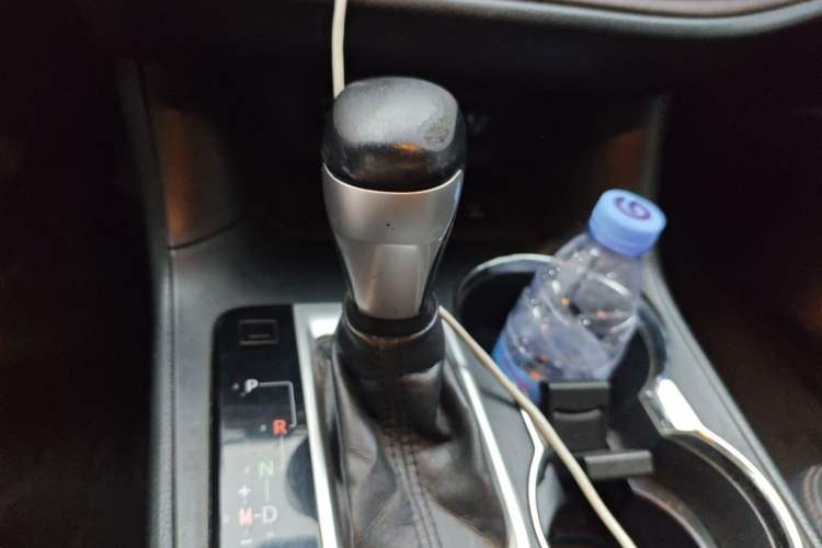 Used Toyota Highlander 2018 2.0T Four-Wheel Drive Luxury Edition 7 Seats China V Emission Standard Gear Lever