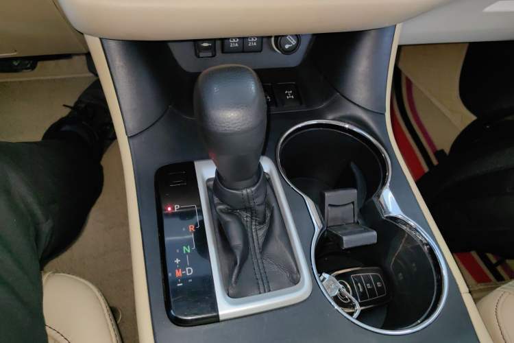 Used Toyota Highlander 2018 2.0T Four-Wheel Drive Elite Edition 7 Seats China VI Standard Gear Lever
