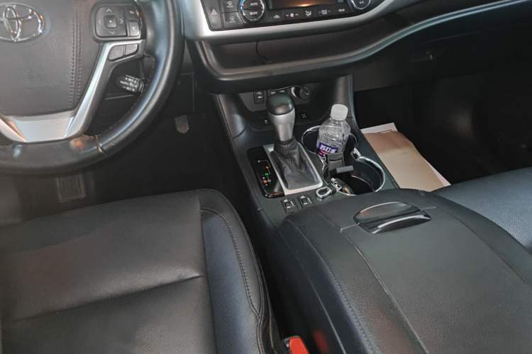 Used Toyota Highlander 2018 2.0T Four-Wheel Drive Prestige Version 7 Seats China VI Standard Gear Lever