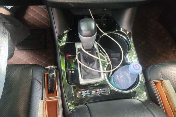Used Toyota Highlander 2018 2.0T Four-Wheel Drive Ultimate Edition 7-Seater Emission Standard China V Gear Lever